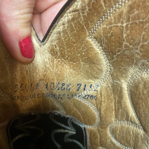 Vintage higher cut cowboy boots with stitch design - Picture 8 of 10